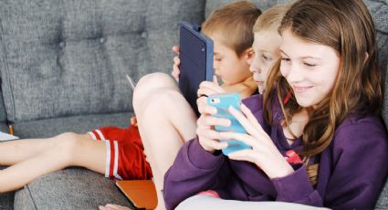 Esta es la razón por la que no debes calmar las rabietas de los niños con el celular, según un experto