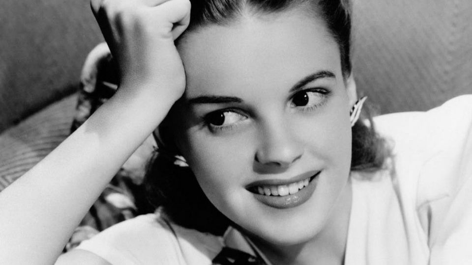 La trágica vida de Judy Garland. Fuente: Twitter @JuanmadelaPoza
