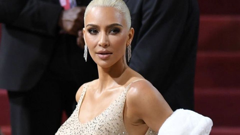 Kim Kardashian con el vestido de Marilyn Monroe. Fuente: Twitter @BryanStBlas