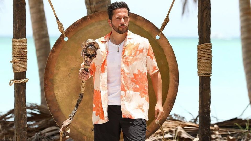 Carlos Guerrero, conductor de Survivor México 2022. Fuente: Instagram @survivormexico