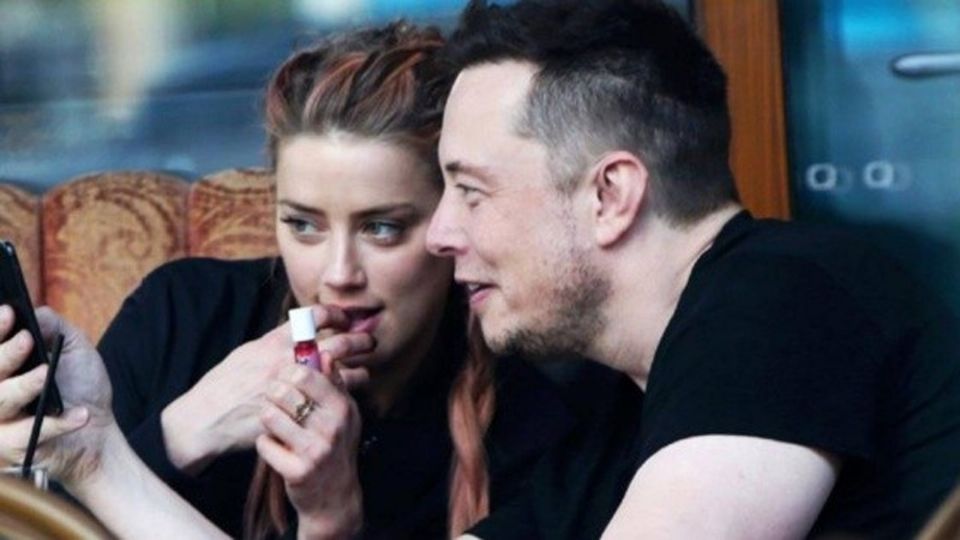 Amber Heard y Elon Musk, juntos. Fuente: Twitter @caroamaya503