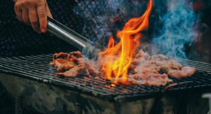 El truco infalible para saber cuándo es el momento exacto para tirar la carne a la parrilla