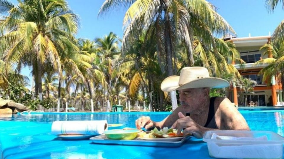 Una de las tantas imágenes de Andrés García disfrutando de 'El Paraíso'.