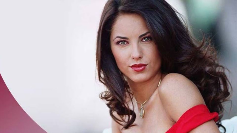 Barbara Mori, caracterizada de Rubi.