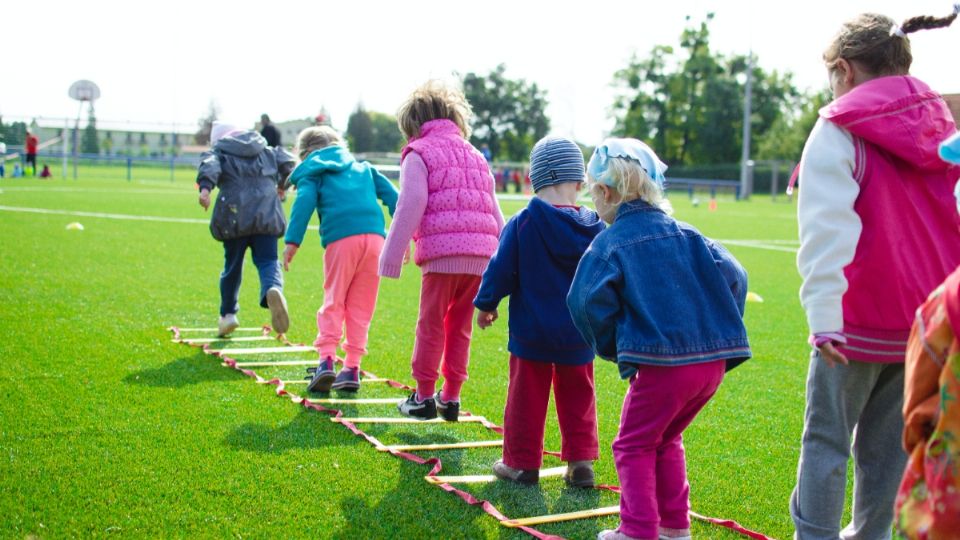 Ahora que los niños están en casa, fomenta actividades para incentivar sus sentidos.