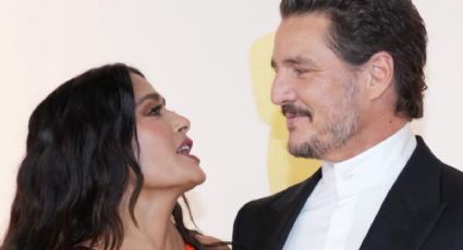 Desde la red carpet, Salma Hayek deslumbra al posar con Pedro Pascal en los Oscar 2023