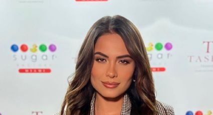 Desde Nueva York, Andrea Meza se suma a la tendencia ‘barbiecore’ con mono rosa