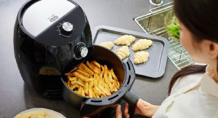 Dile adiós a la suciedad de la freidora de aire con solo dos ingredientes