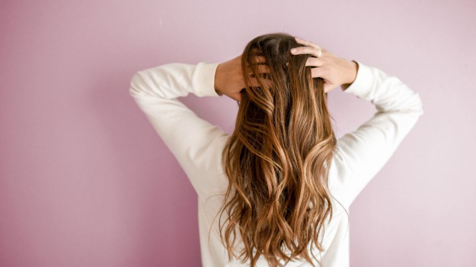 Cómo fortalecer tu cabello. Fuente: Pexels.