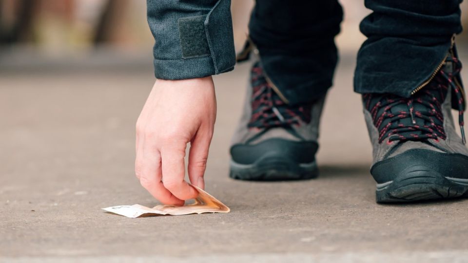 Encontrar dinero en la calle tiene un significado especial.